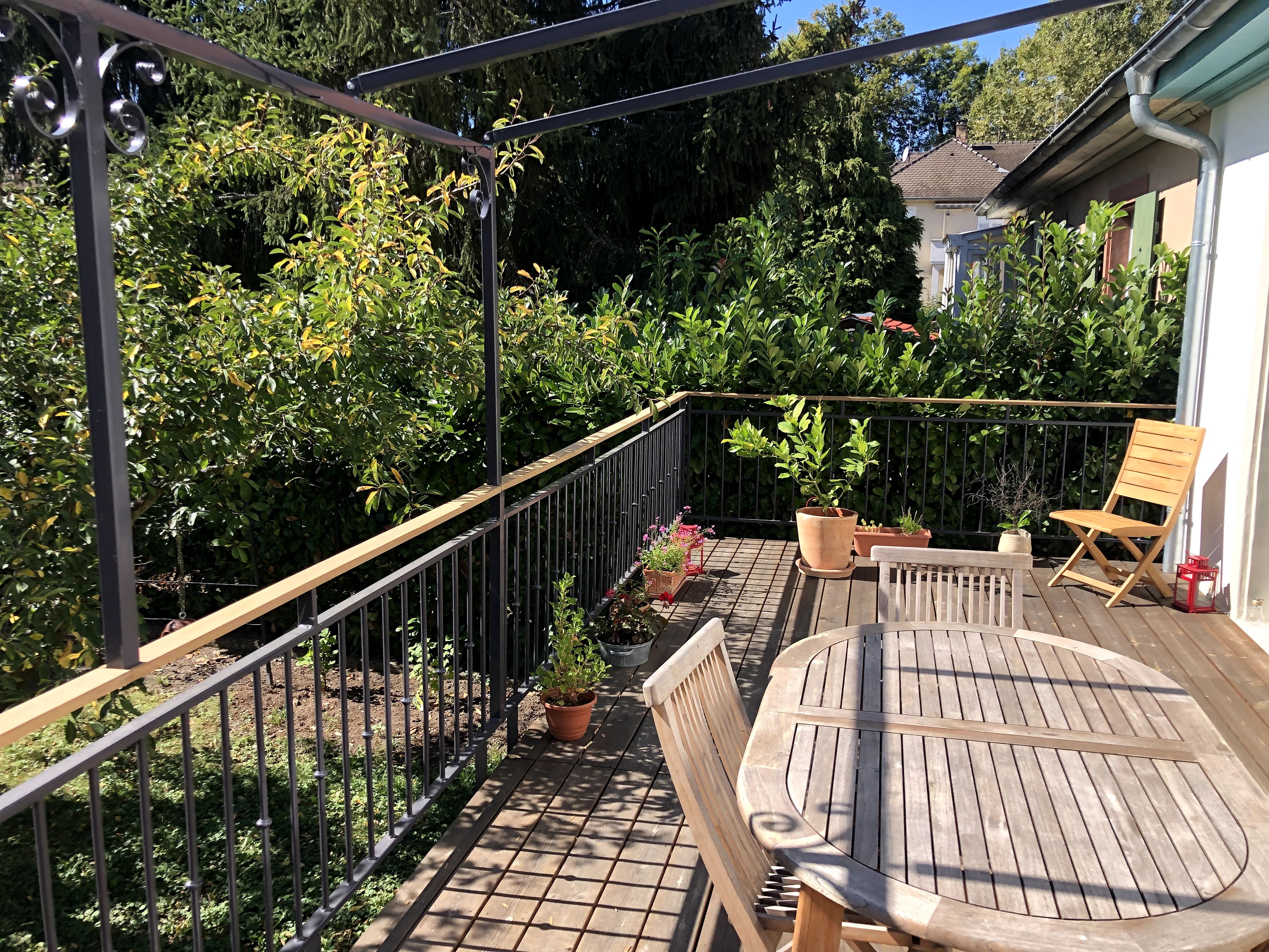 Pergola métallique et terrasse bois réalisé à Strasbourg